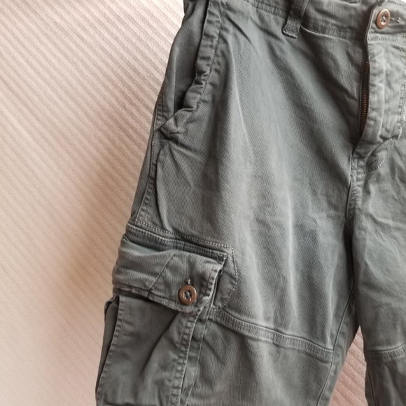 917 - American Eagle 32W Cargo Shorts - Picture 2 of 6